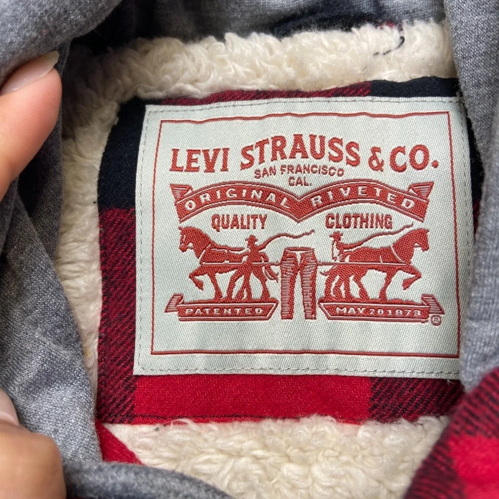 Levi's Shirt Jacket Mens S Red Black Flannel Plaid Sherpa Lined Shacket Hooded